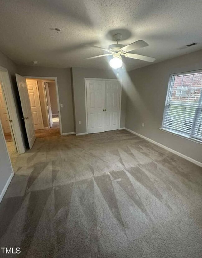 Building Photo - 1611 Kenmore Dr