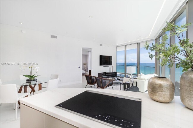 Building Photo - 18975 Collins Ave