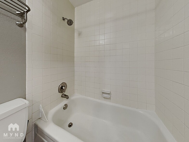 Building Photo - 7885 Barbara Ann Dr