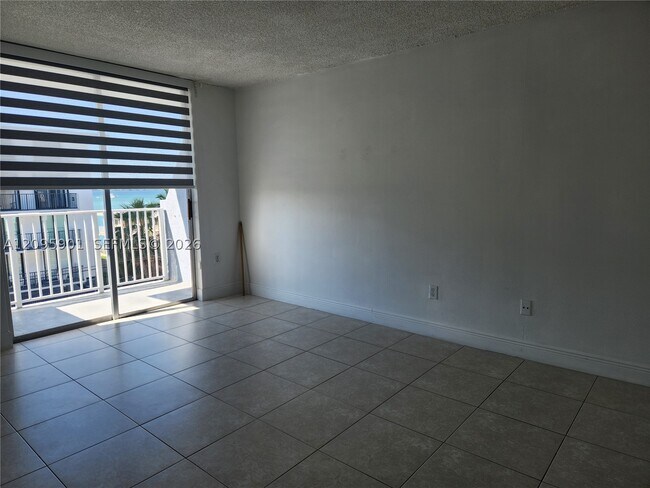 Building Photo - 1801 S Treasure Dr