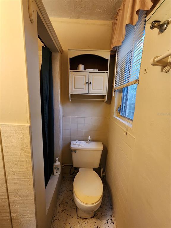 Building Photo - 1030 NE 9th St