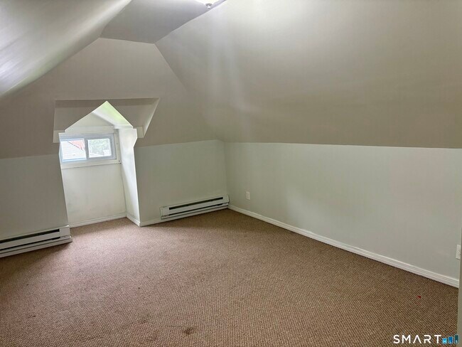 Building Photo - 565 Sylvan Ave