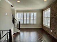 Building Photo - 201 Woodstream Cir