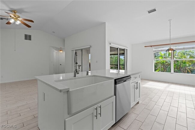 Building Photo - 2613 39th St SW