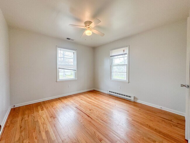 Building Photo - Zions Cross Roads Brick Cottage 2bedroom/1bath