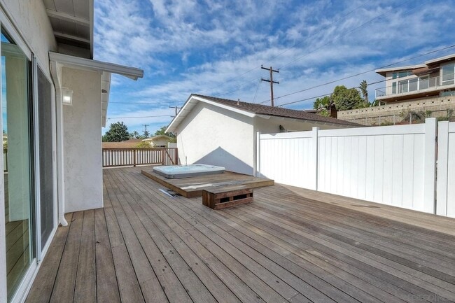 Building Photo - 1166 Agate St