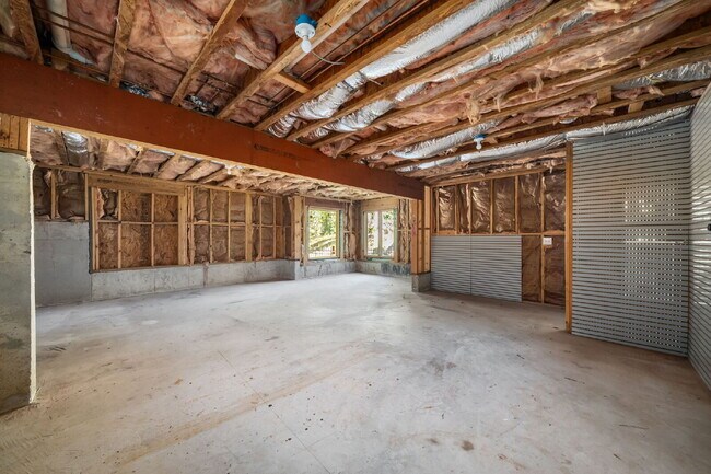 Building Photo - Move in before December 31st and get $100 OFF your rent for the first 3 months — PLUS a $250 Amaz...