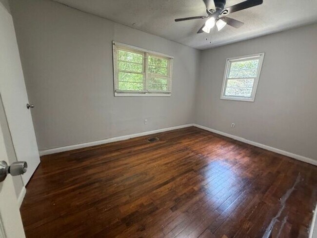 Building Photo - Charming 3 Bedroom Home on Secluded Street...