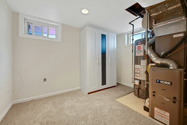 Building Photo - 126 Huber St