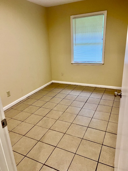 Building Photo - 115 Issac Dr