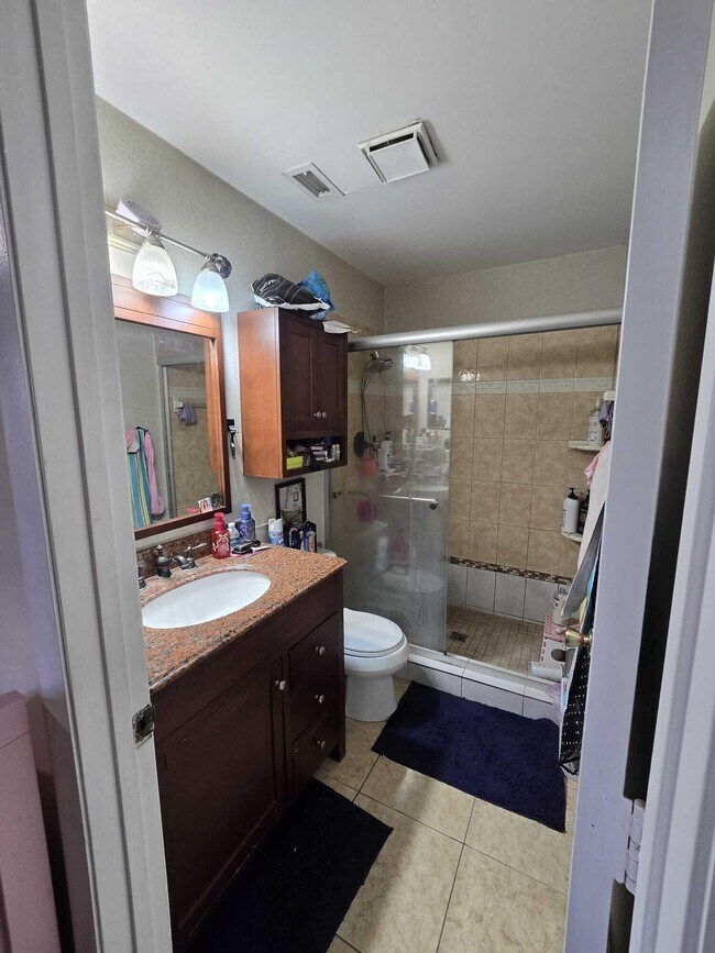 Building Photo - 5204 Bayside Dr
