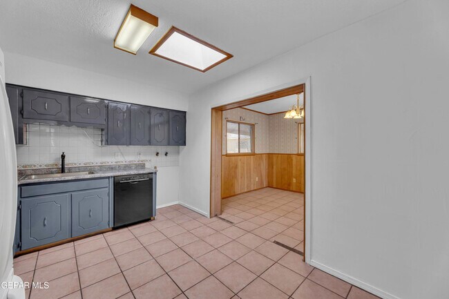 Building Photo - 252 Trinity Pl