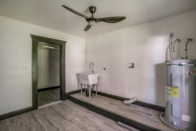 Building Photo - Efficiency Garage Apartment in the Histori...