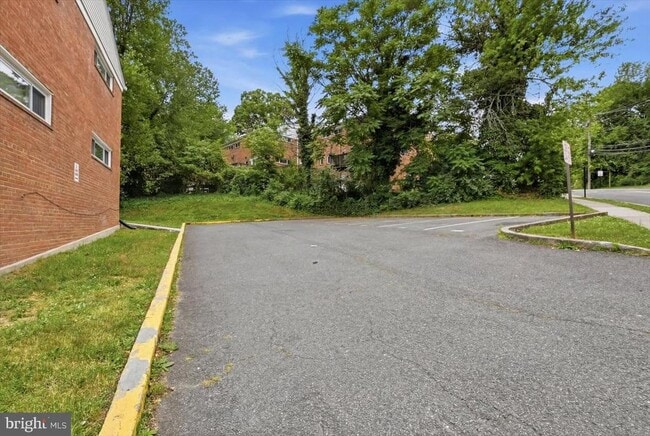 Building Photo - 5024 8th Rd S