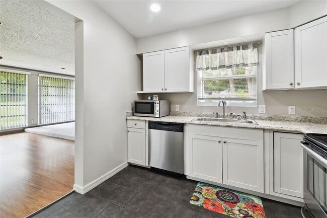 Building Photo - 206 N Montclair Ave