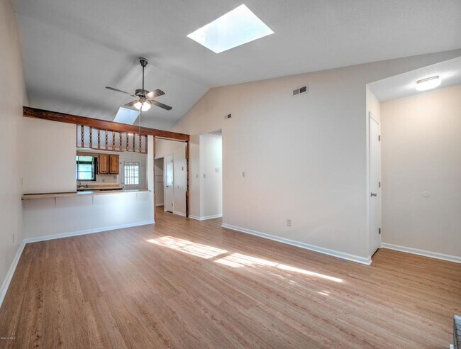 Building Photo - 114 Pine Crest Dr