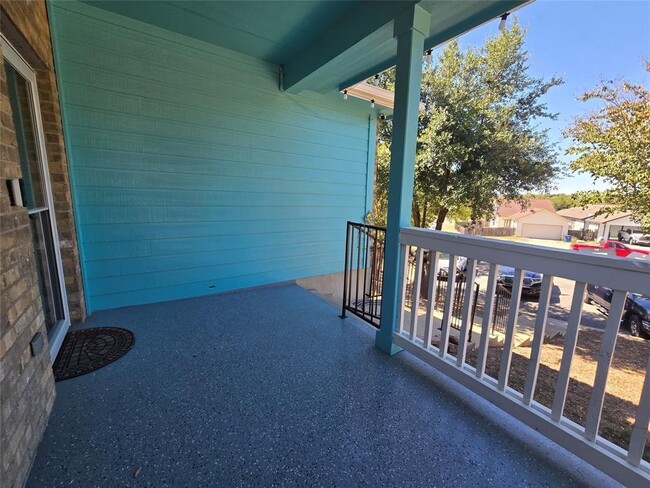 Building Photo - 7013 Marejada Dr