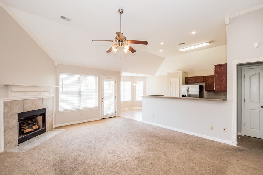 Building Photo - 6254 Ravenwood Park Dr N