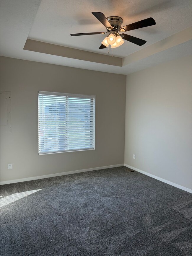 Building Photo - 2 bedroom/2.5 bathroom ranch townhome