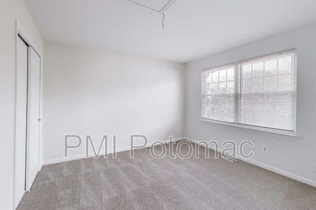 Building Photo - 8417 Meadow Green Way