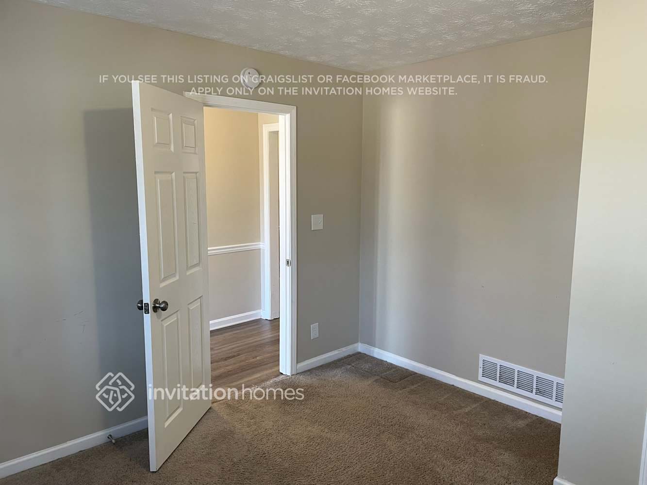 Building Photo - 921 Walnut Cir SW