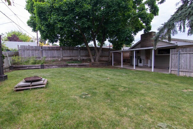 Building Photo - South Hill cute 2 Bed 1 Bath rancher with covered entertaining patio - Coming Soon 9/23