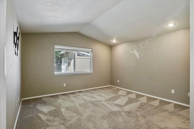 Building Photo - Comfortable Single-Level Home in NE Redmond