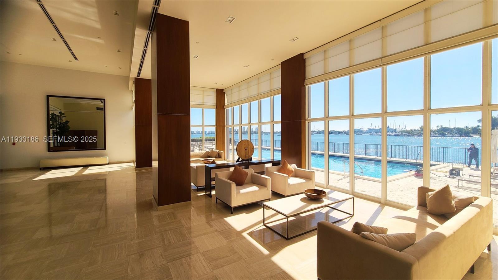 Building Photo - 1000 Venetian Way