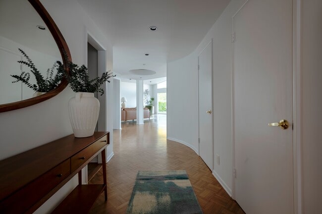 entry - 8811 Rising Glen Pl