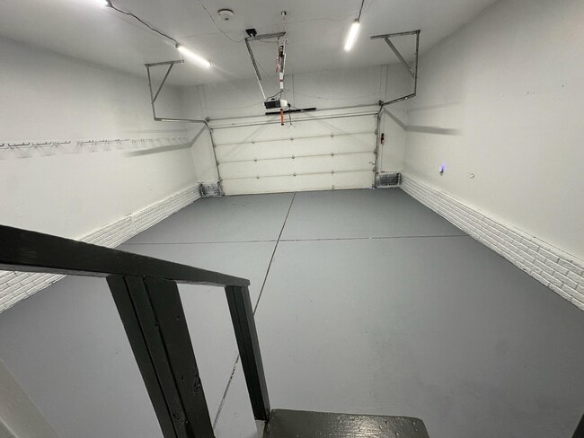 Building Photo - 8890 W Farm Rd 104