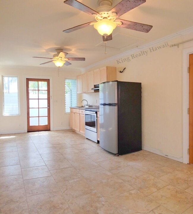 Building Photo - 4 br / 3 bath w/Lg Lanai &detached office ...