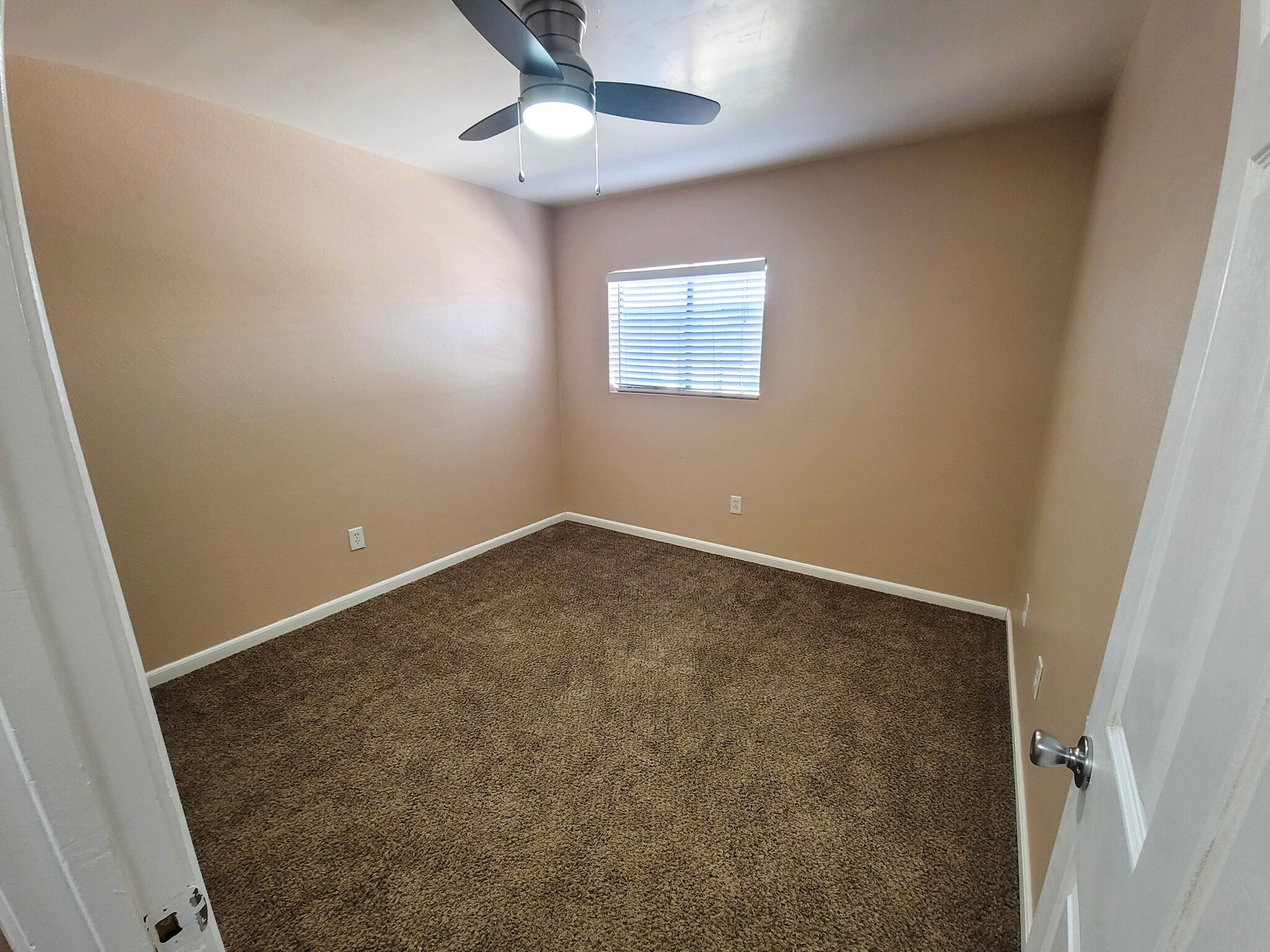 Building Photo - 286 W Palomino Dr