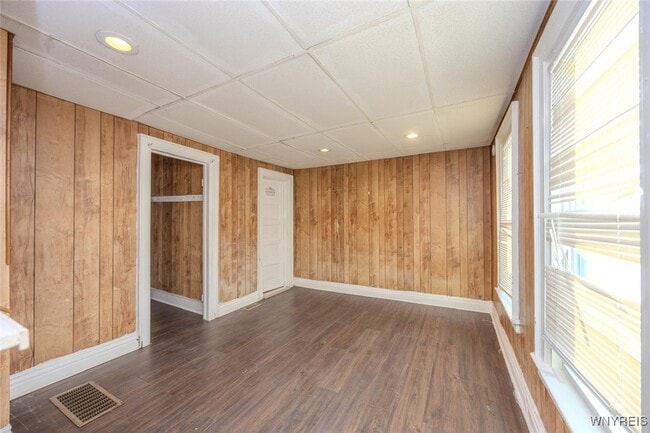 Building Photo - 2146 Genesee St