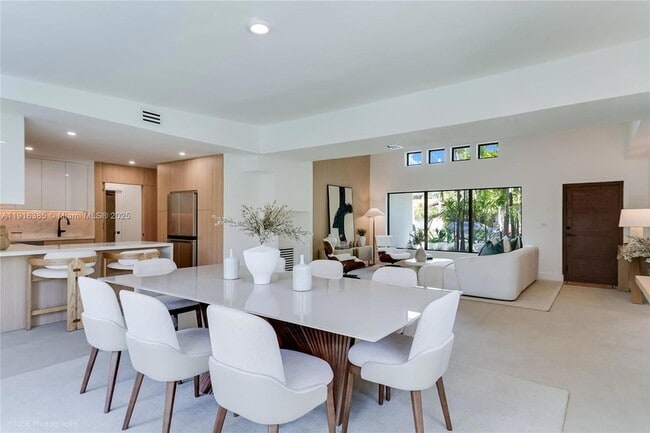 Building Photo - 1120 NE 86th St