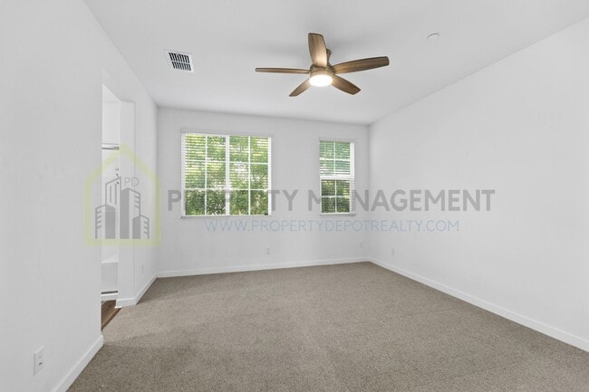 Building Photo - For Rent: Stylish 3-Bedroom Townhouse with...