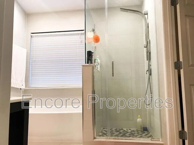 Building Photo - 8417 Whisper Ridge Pl