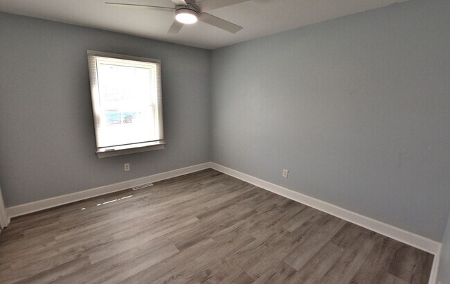 Building Photo - 1640 Bridgedale Dr