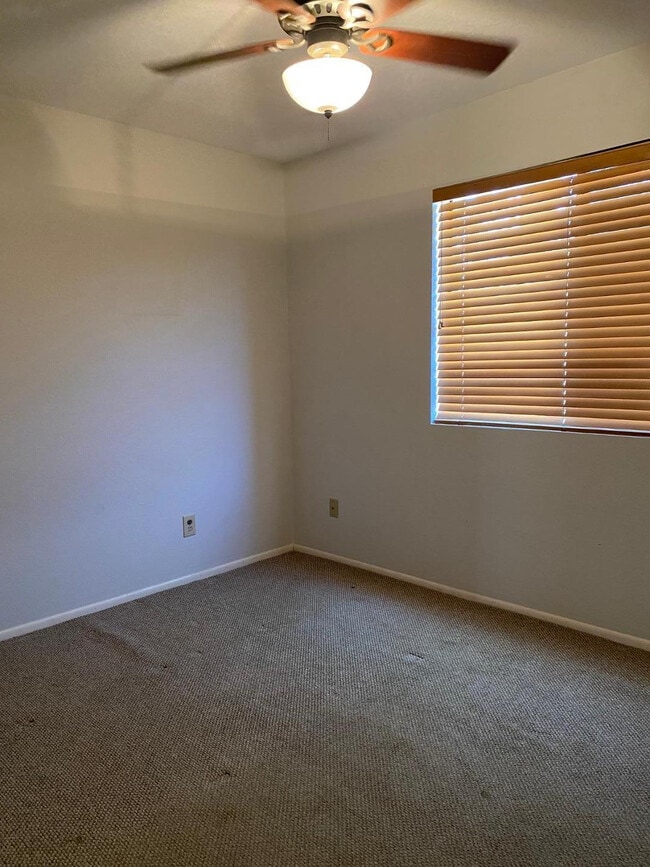 Building Photo - 8878 E Sheena Dr