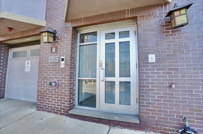 Building Photo - 421 Jackson St