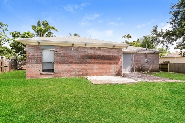 Building Photo - 438 SE Streamlet Ave