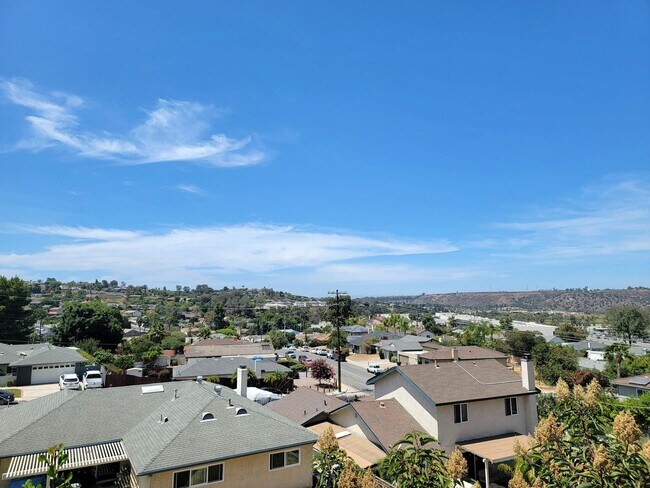 Building Photo - Darling, Move-In Ready Home in Highly Sought After Neighborhood w/ a Great View!!