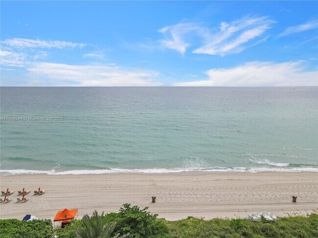 Building Photo - 16275 Collins Ave