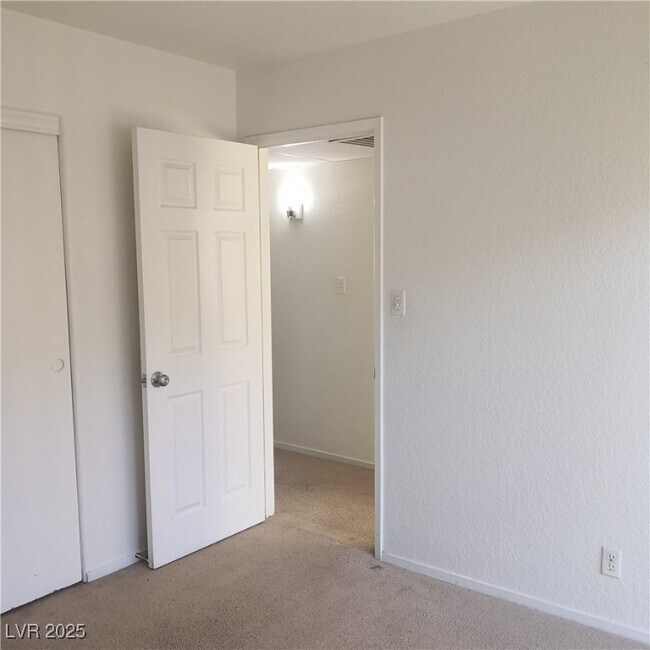 Building Photo - 5026 S Rainbow Blvd