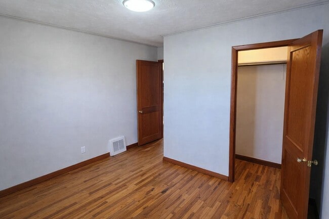Building Photo - 117 3rd Ave
