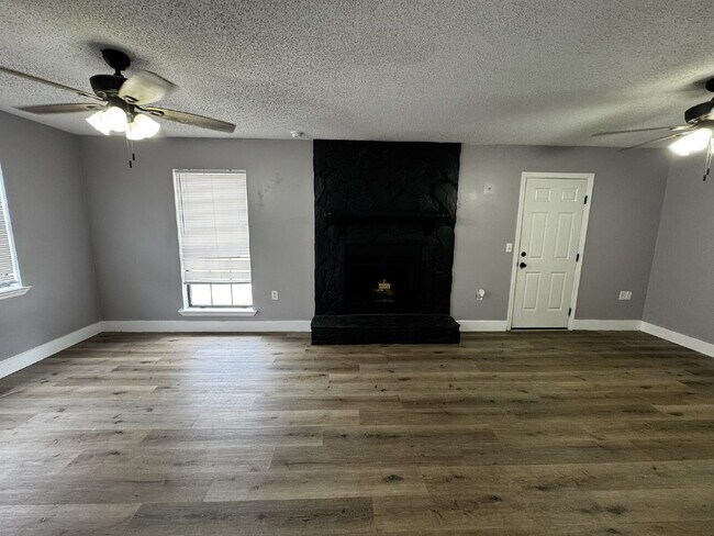 Building Photo - Home for Rent