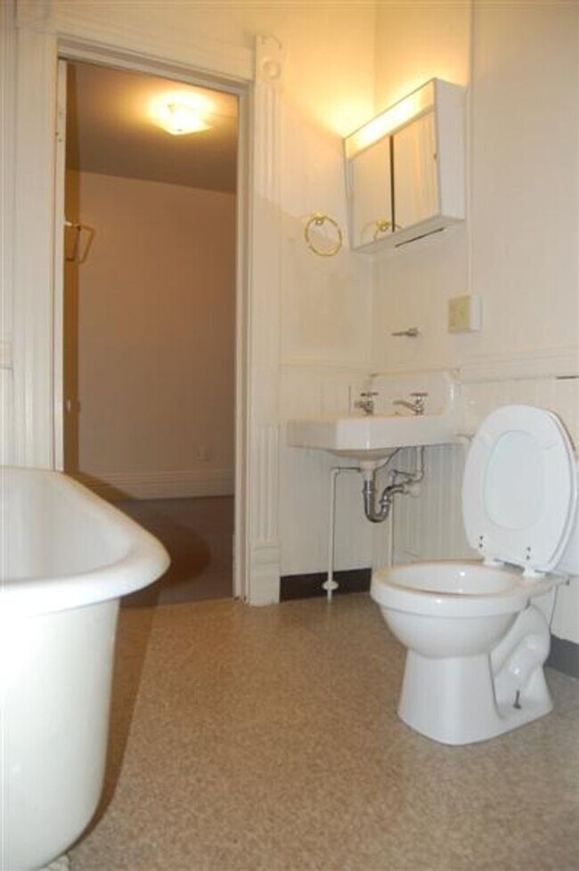 Building Photo - Energy Efficient 2 Bedroom One Block From ...