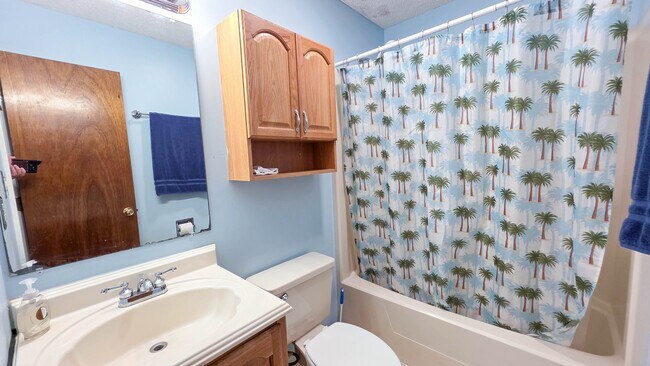 Building Photo - 500 Fairway Village Dr