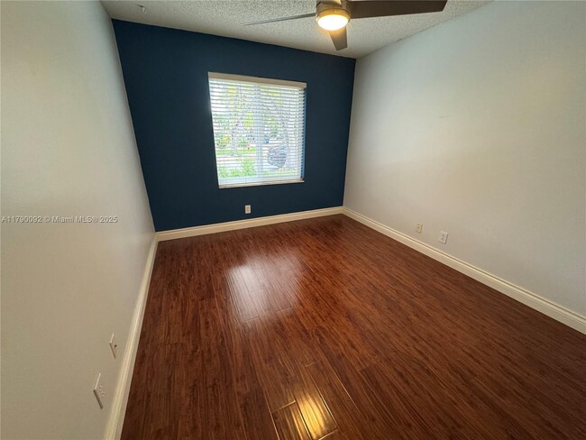 Building Photo - 4321 Willow Ridge Dr