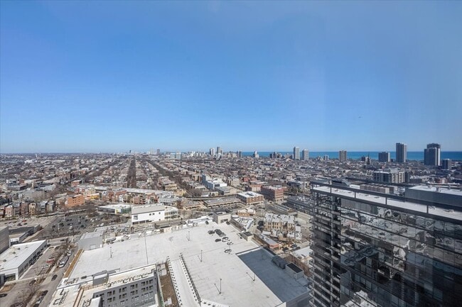 Building Photo - 860 W Blackhawk St