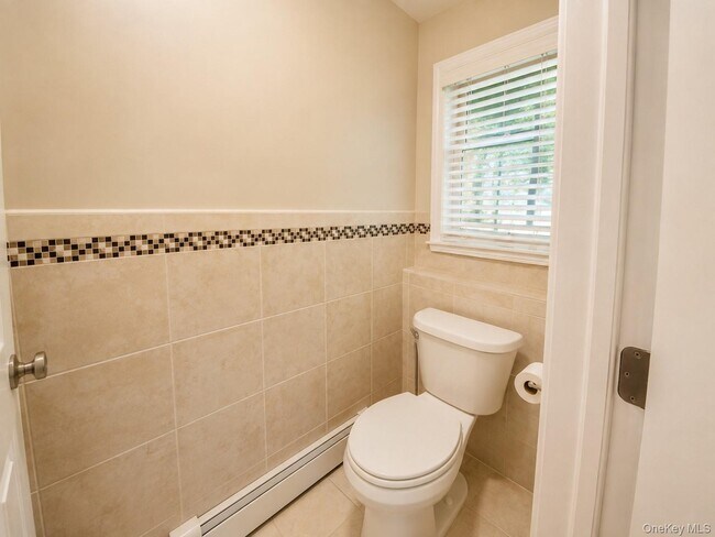 Building Photo - 10 Roe Cir